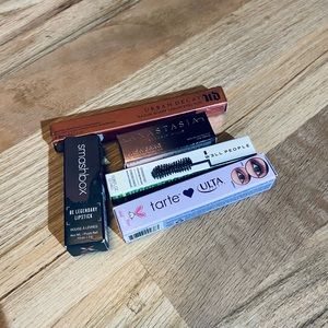Lot of makeup tarte, smashbox, well people, urban decay